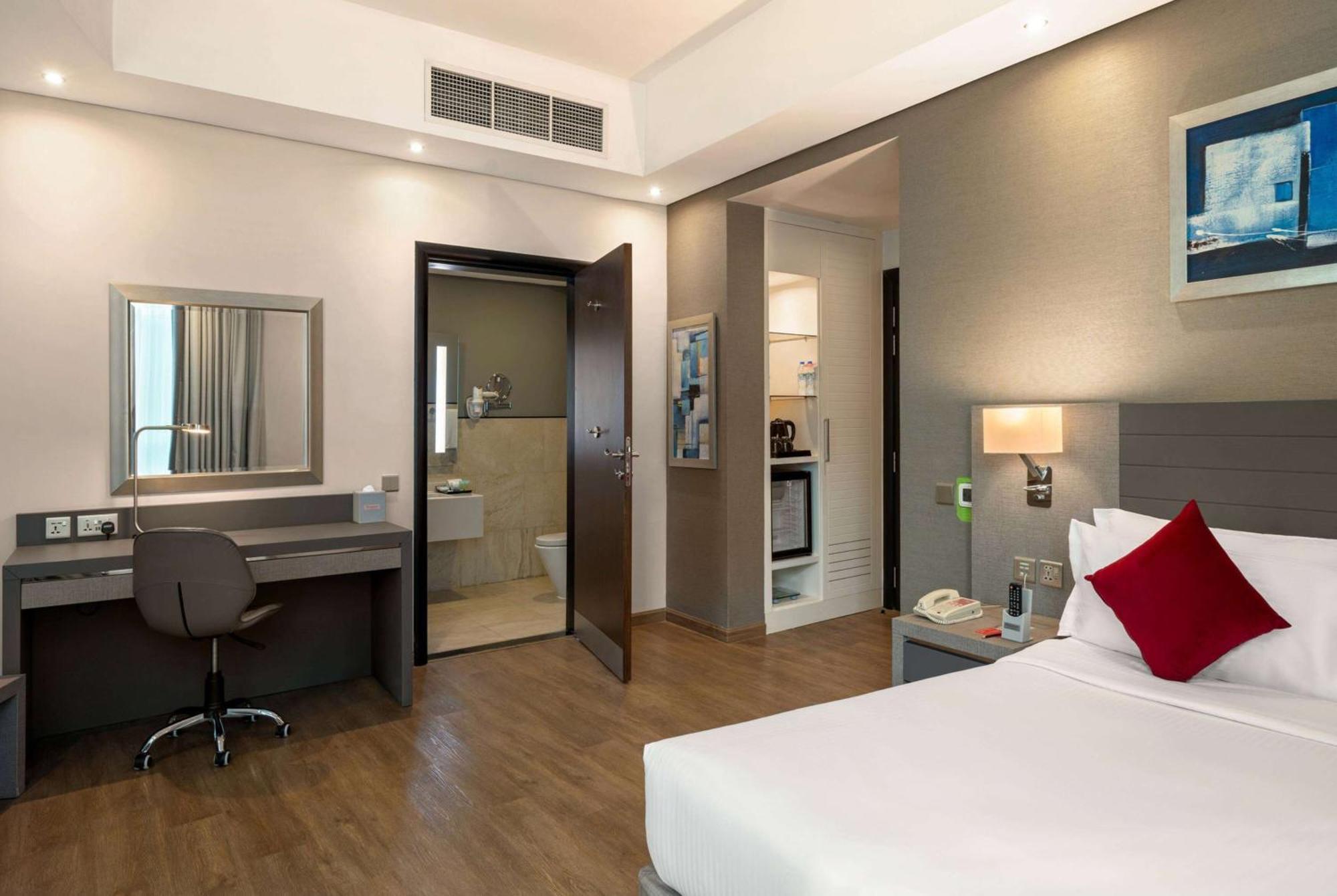 Hotel Ramada By Wyndham Dubai Barsha Heights Exterior foto